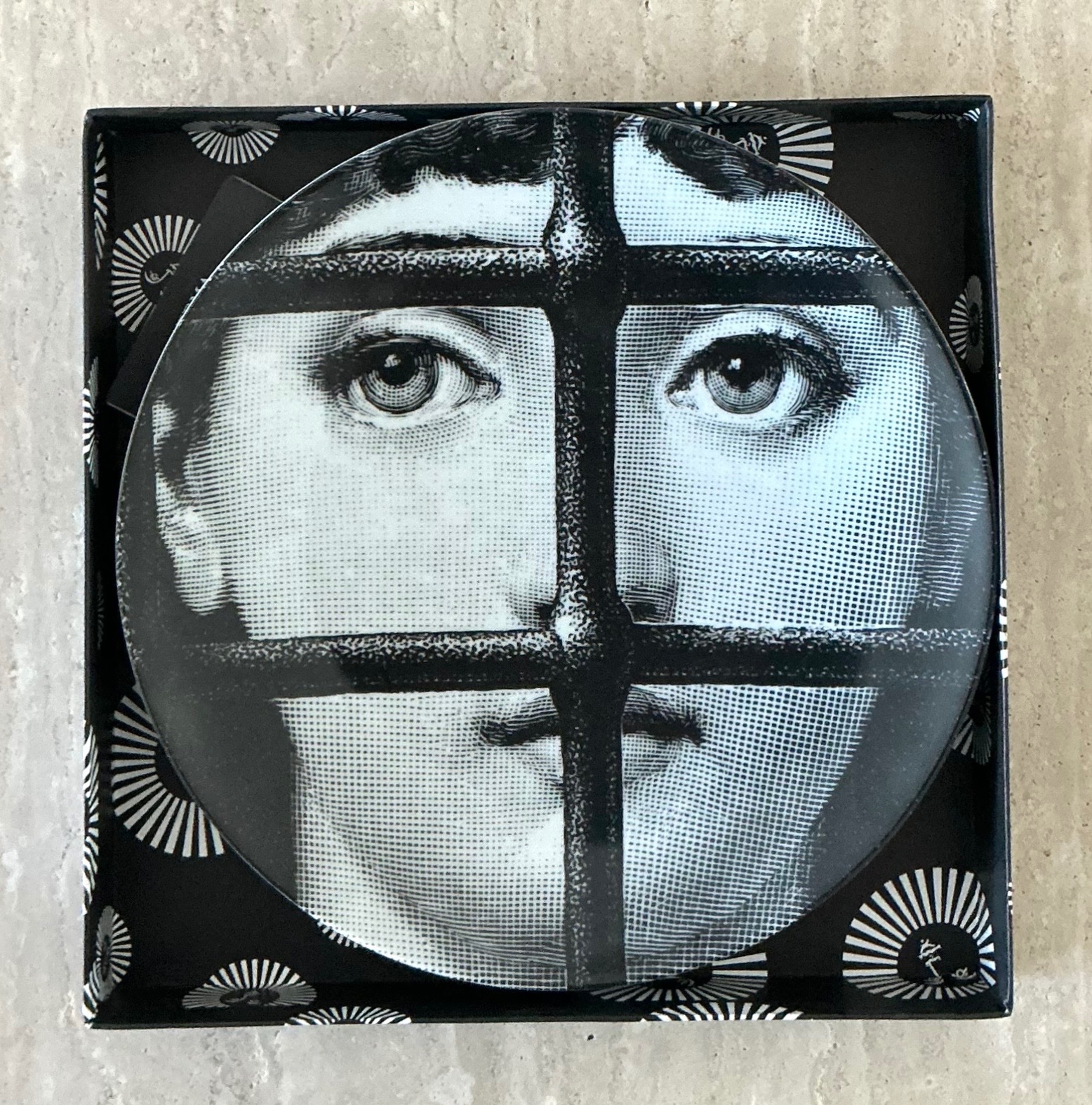 Vintage Fornasetti Tema e Variazioni Plate - Side view