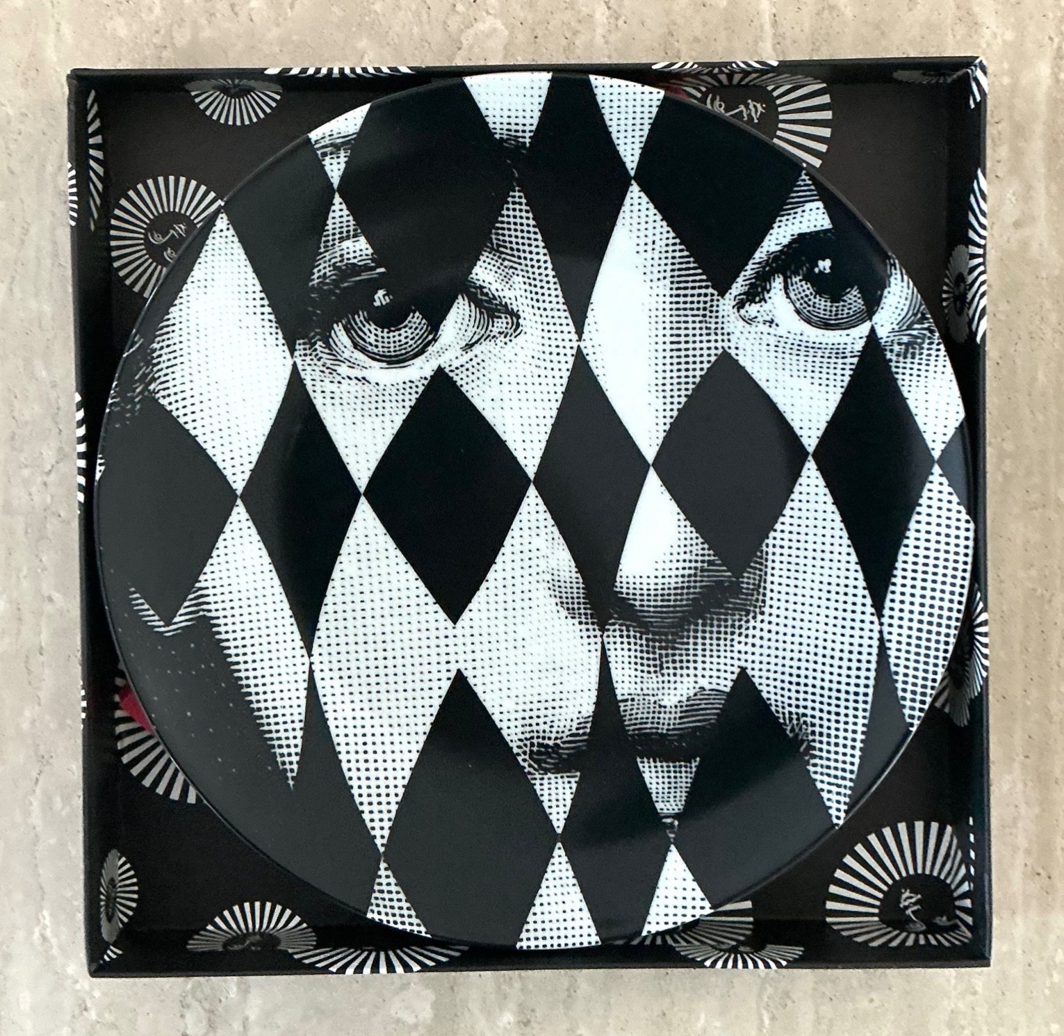 Vintage Fornasetti Tema e Variazioni Plate - Side view