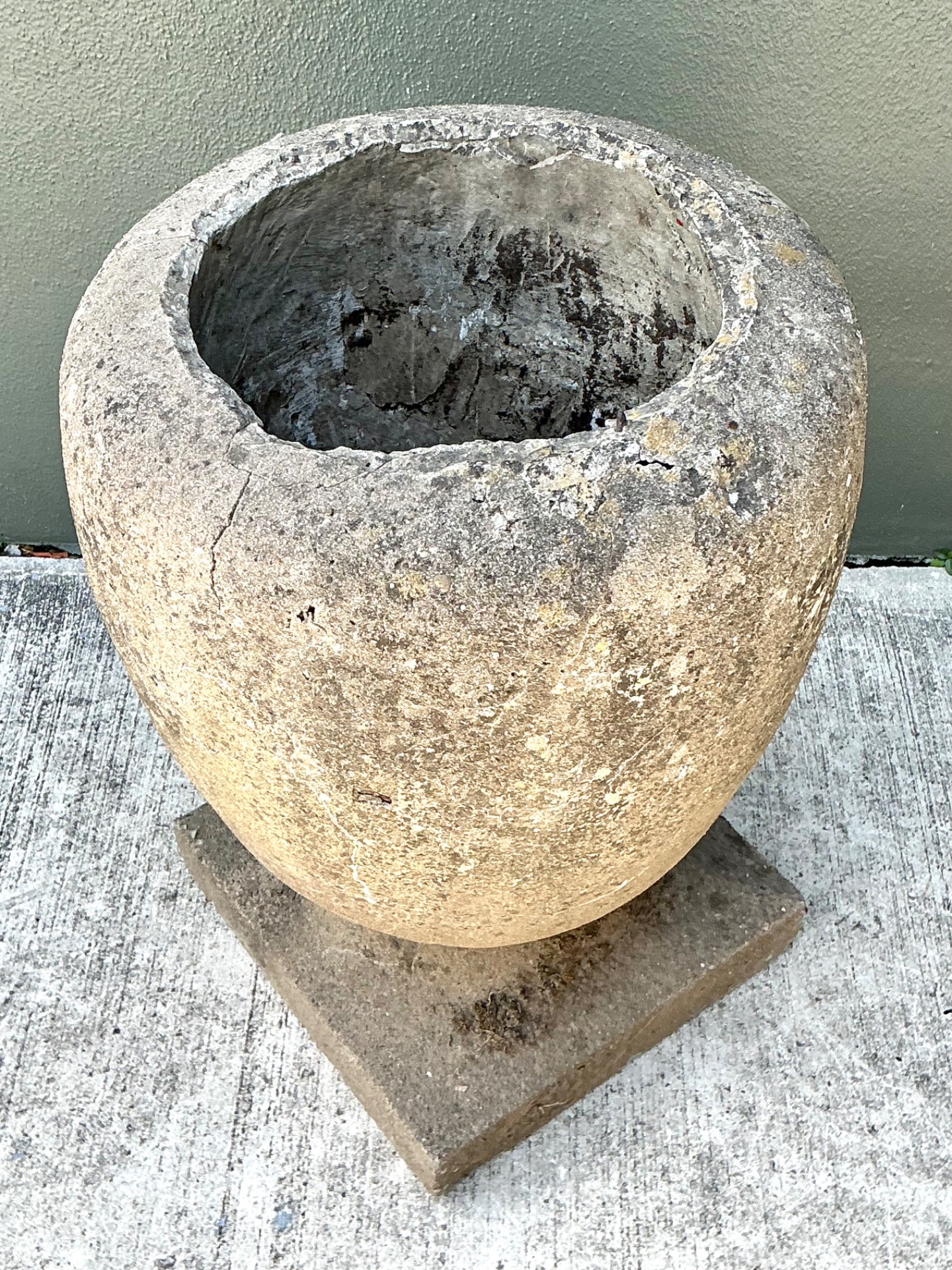 Rustic Stone Garden Planter - Detail view