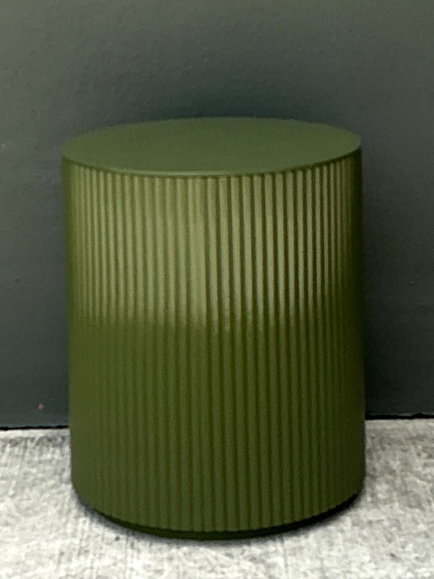 Vintage Green Lacquered Drum Storage Table - Detail view