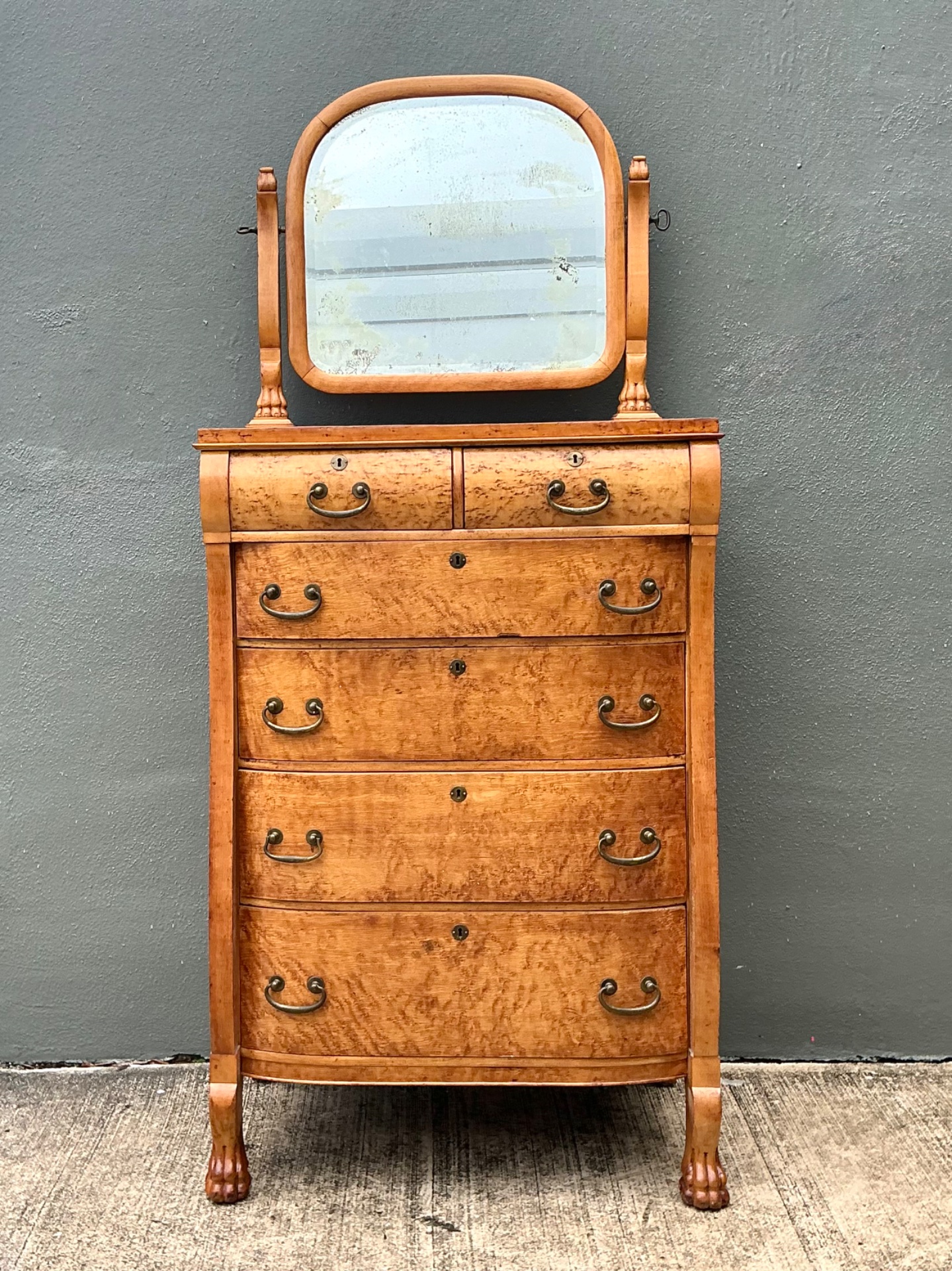 Vintage Birds Eye Chest With Lions Paw Detail - Side view