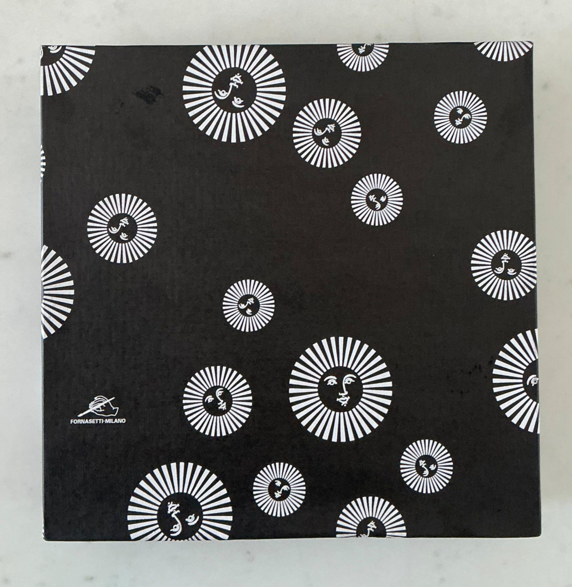 Piero Fornasetti Tema e Variazioni Ceramic Plate - Side view