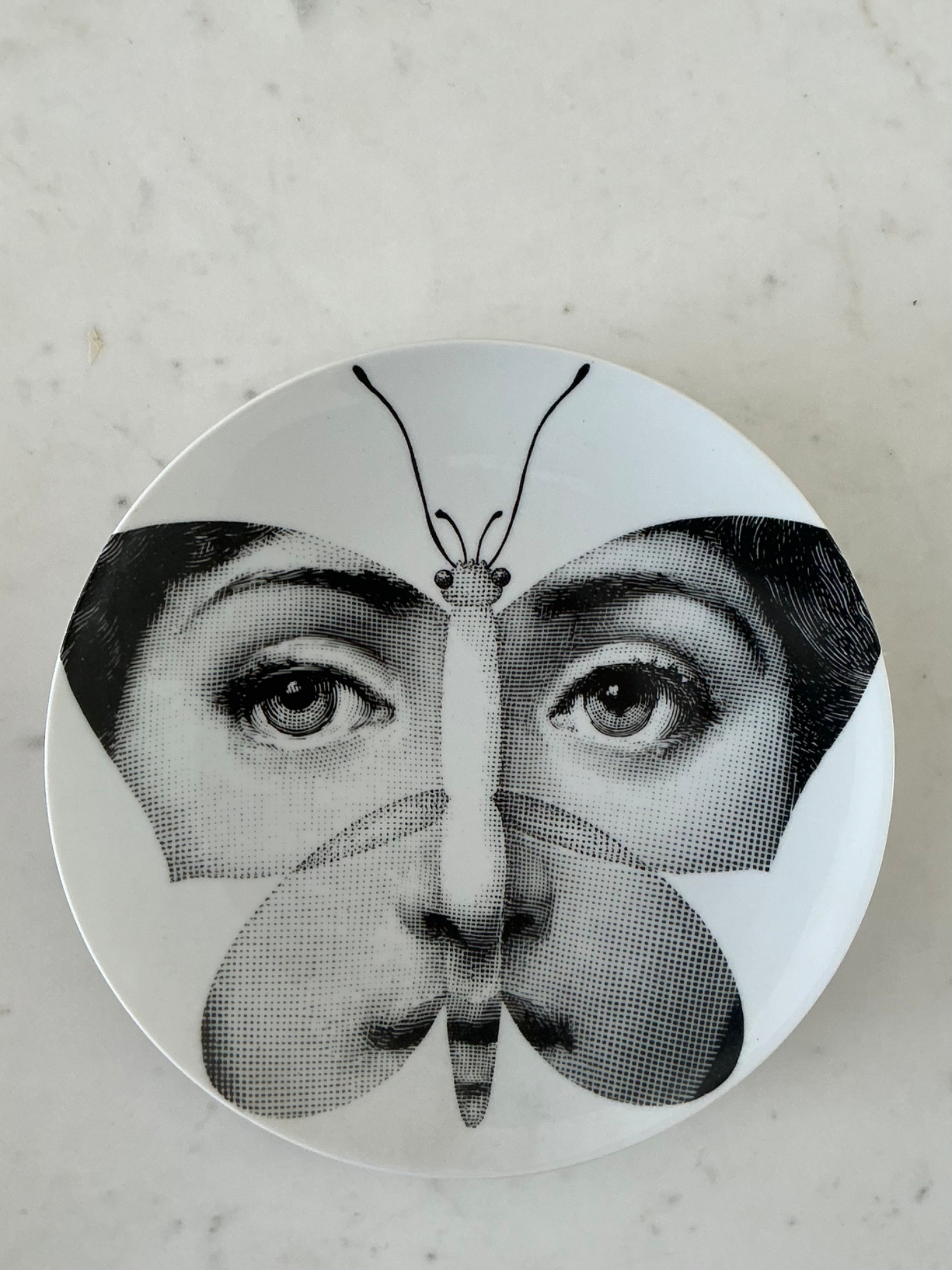 Piero Fornasetti Tema e Variazioni Plate - Back view