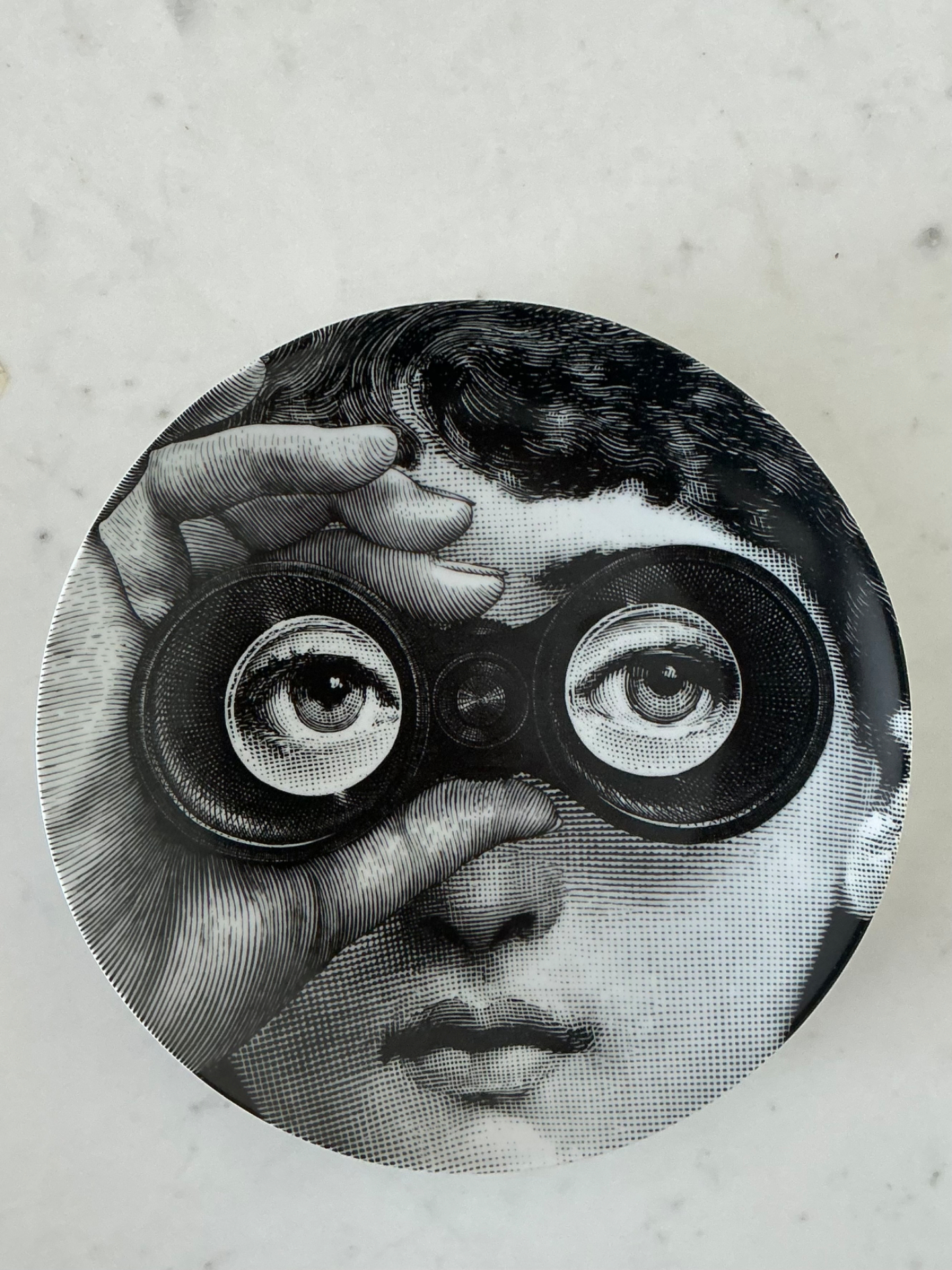Piero Fornasetti Tema e Variazioni Plate - Side view