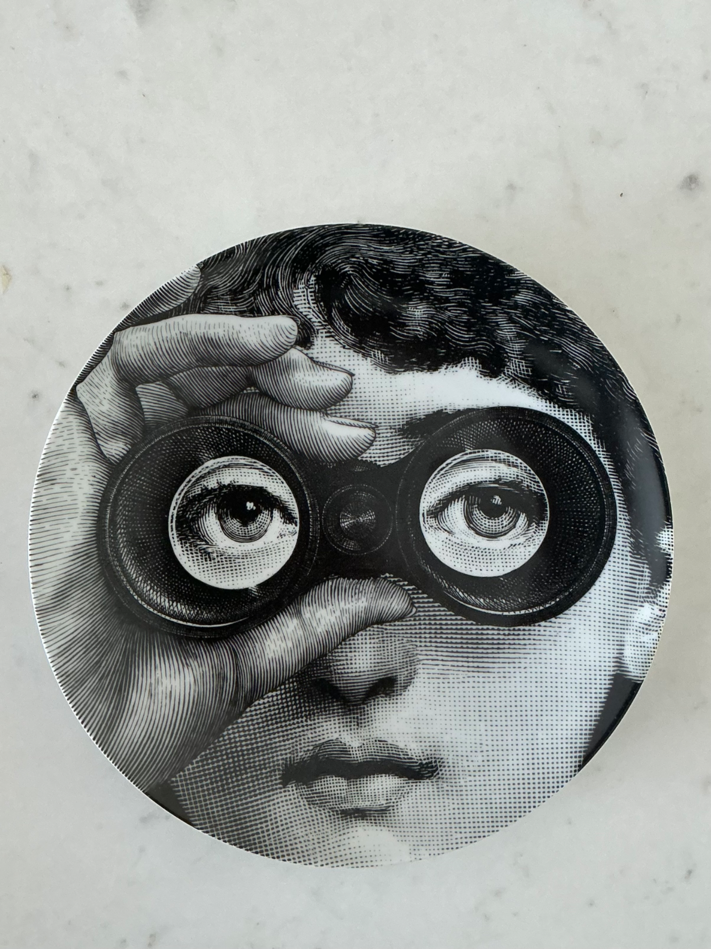 Piero Fornasetti Tema e Variazioni Plate - Detail view