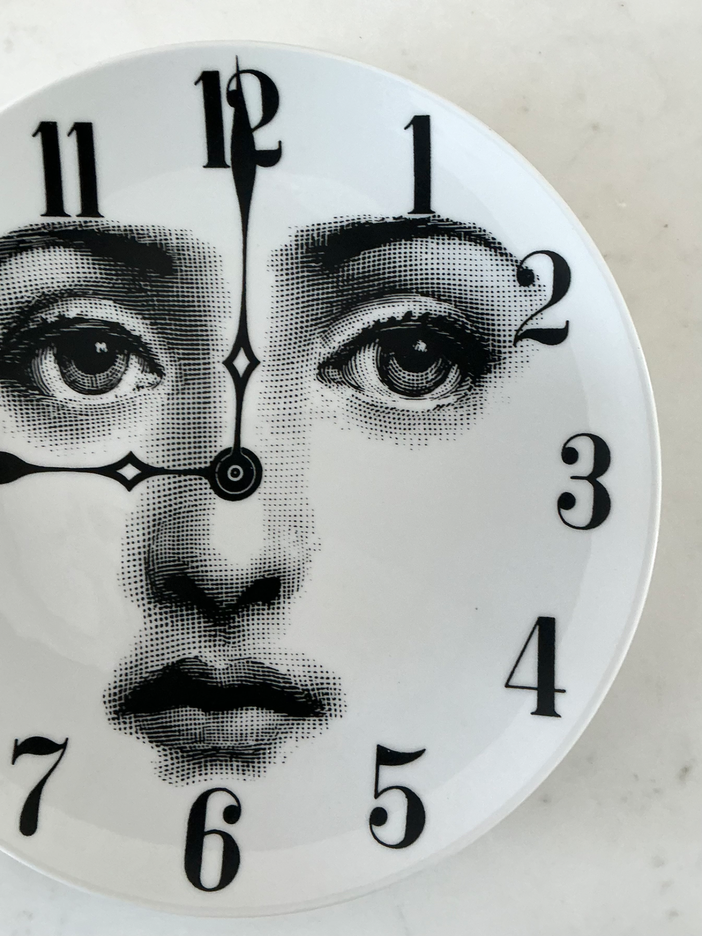 Piero Fornasetti Tema e Variazioni Plate - Side view