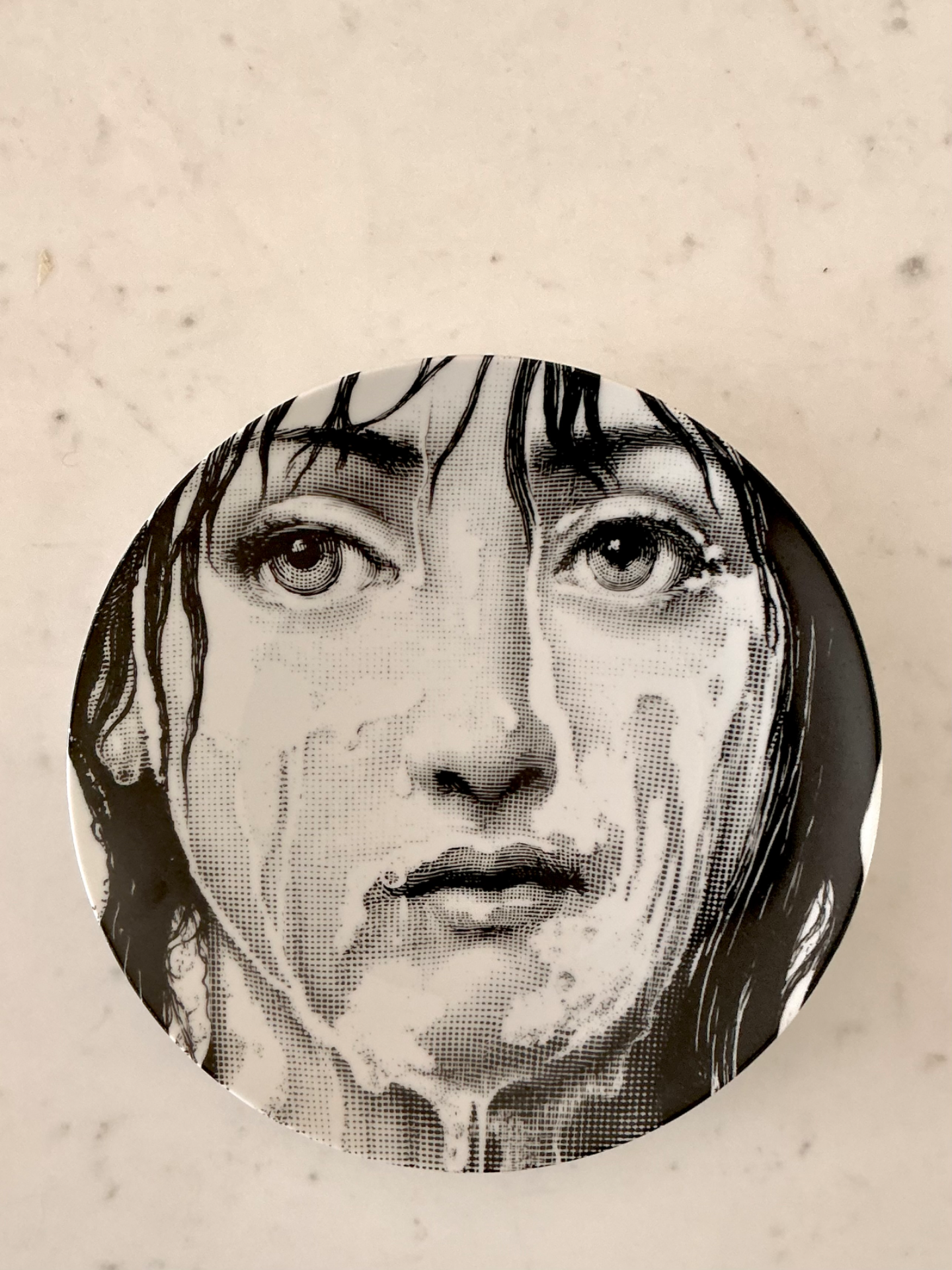 Piero Fornasetti Tema e Variazioni Plate - Detail view