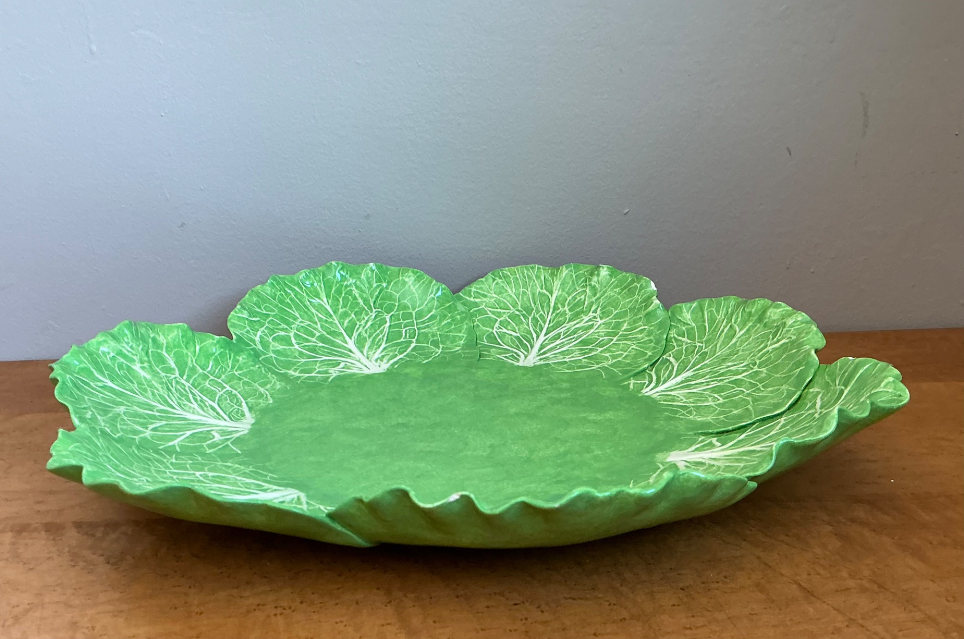 Vintage monumental Dodie Thayer cabbage leaf platter - Back view