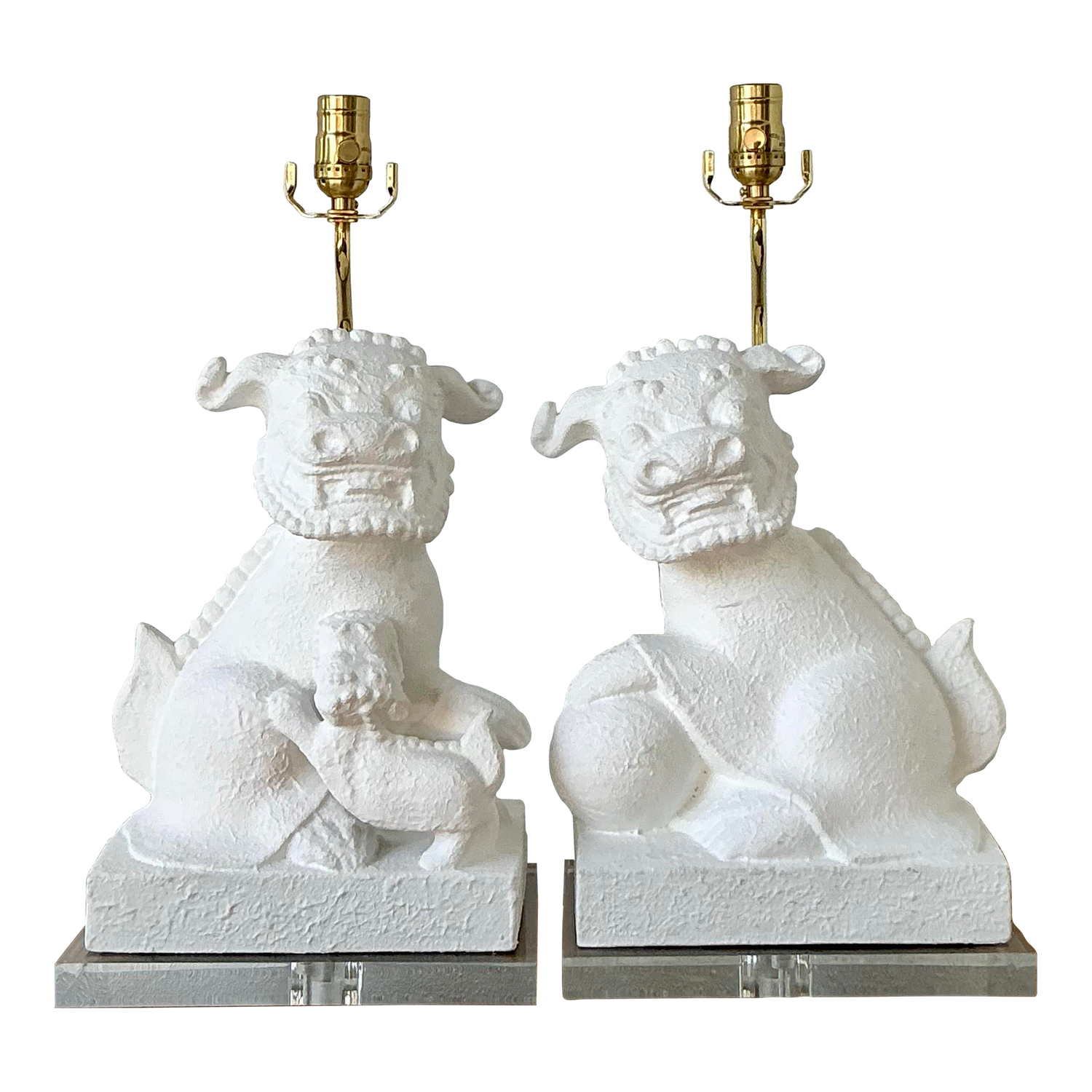 Vintage Asian Textured Foo Dog Lamps - A Pair - Detail view