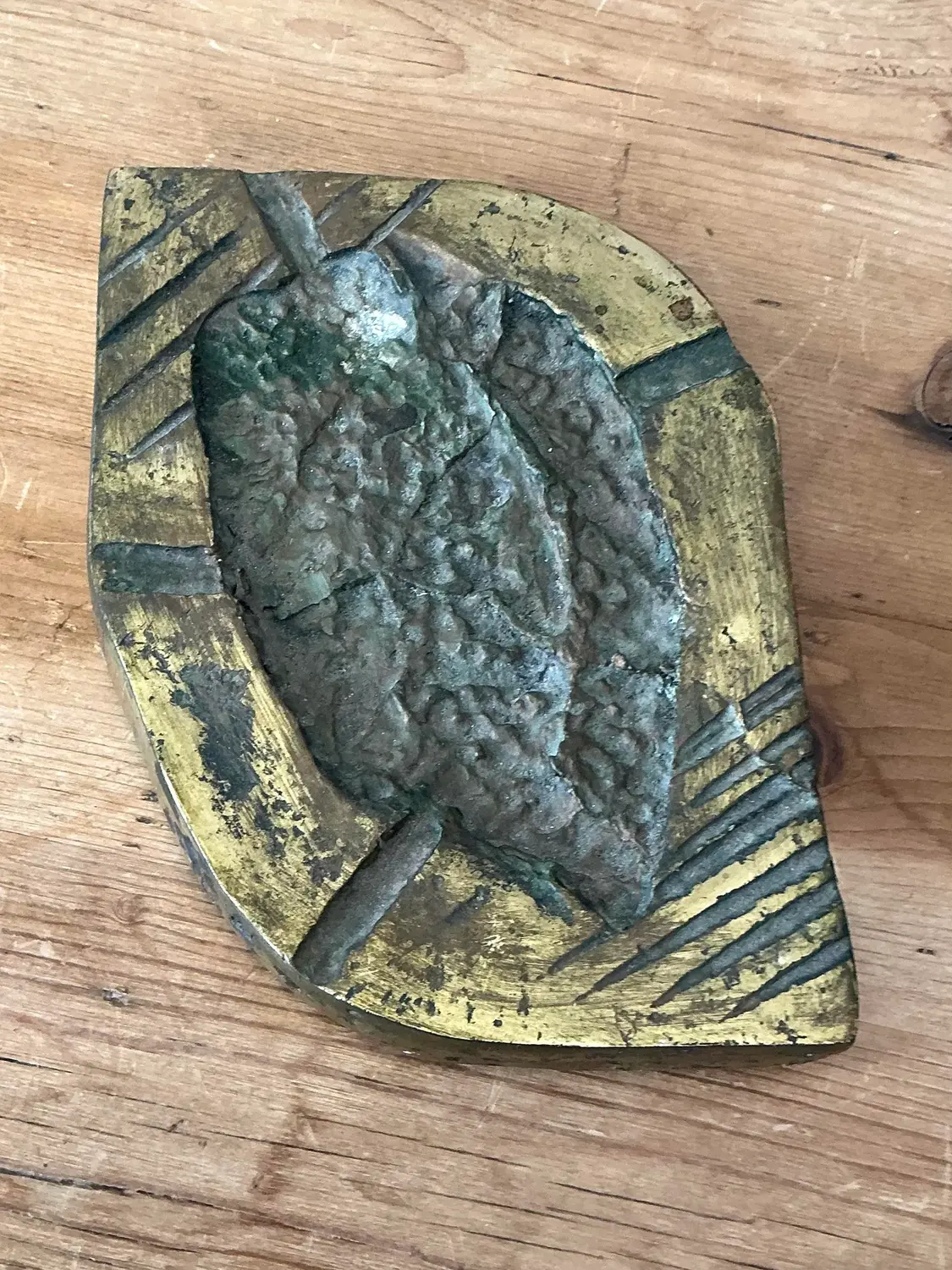 Vintage Brutalist Leaf Ashtray - Detail view