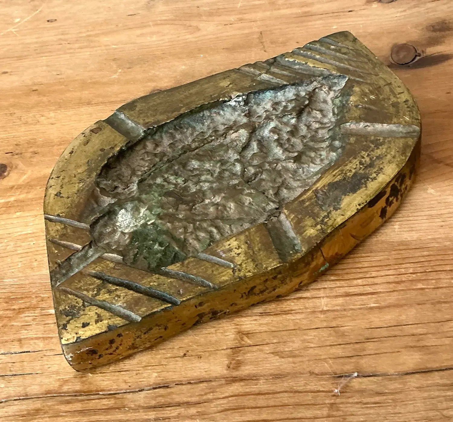 Vintage Brutalist Leaf Ashtray - Back view