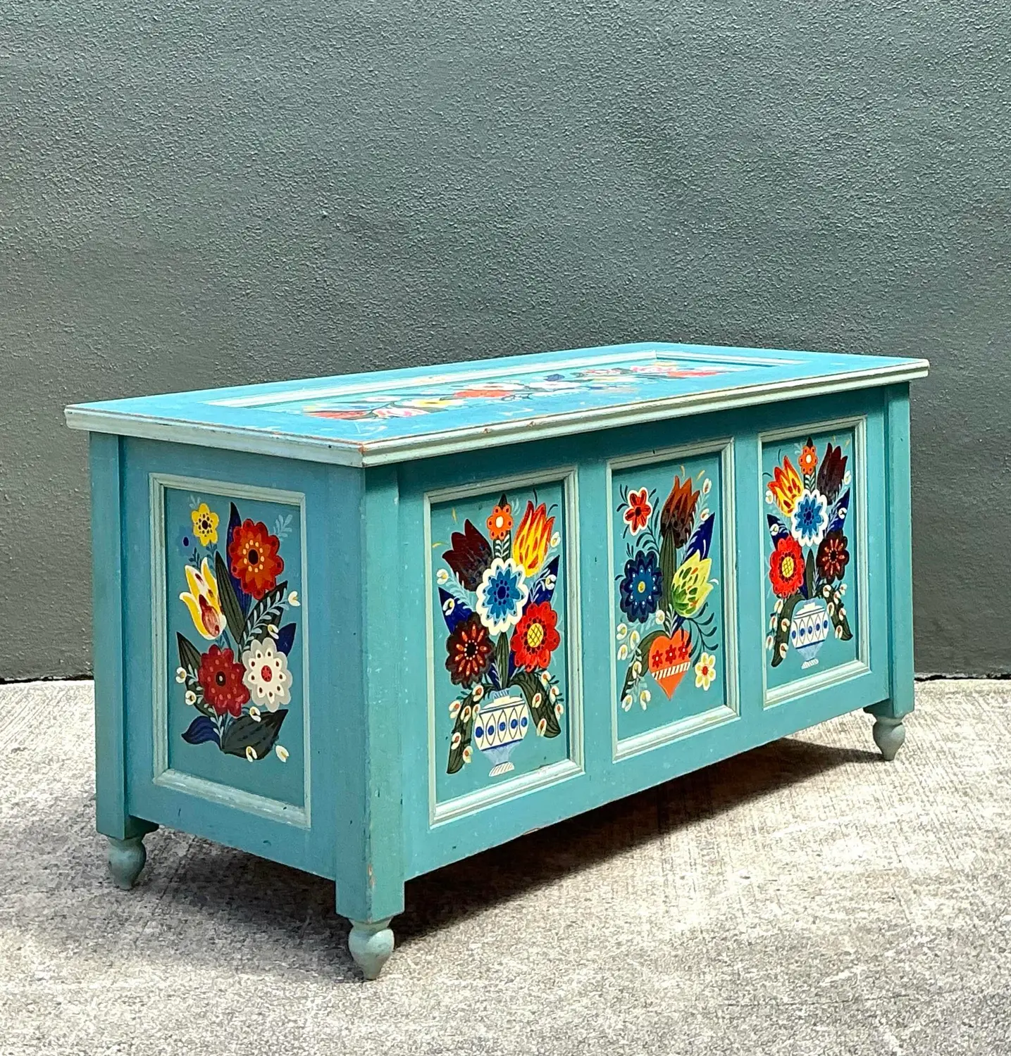 Vintage Hand Painted Blanket Trunk - Detail view