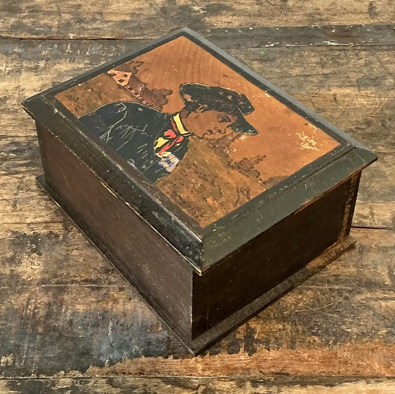 Vintage Hand Painted Cowboy Box - Detail view