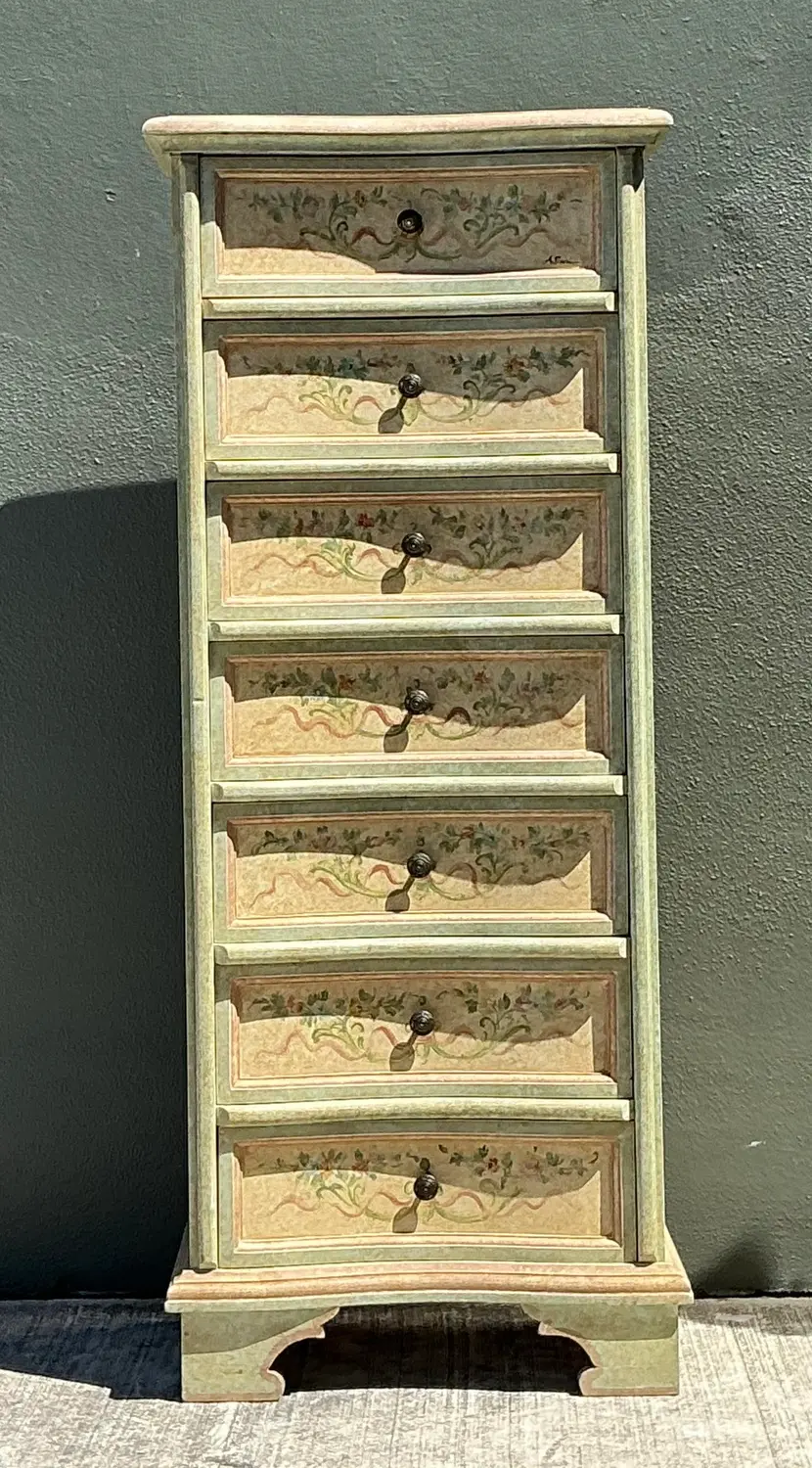 Vintage Italian Hand Painted Ligerie Chest - Detail view