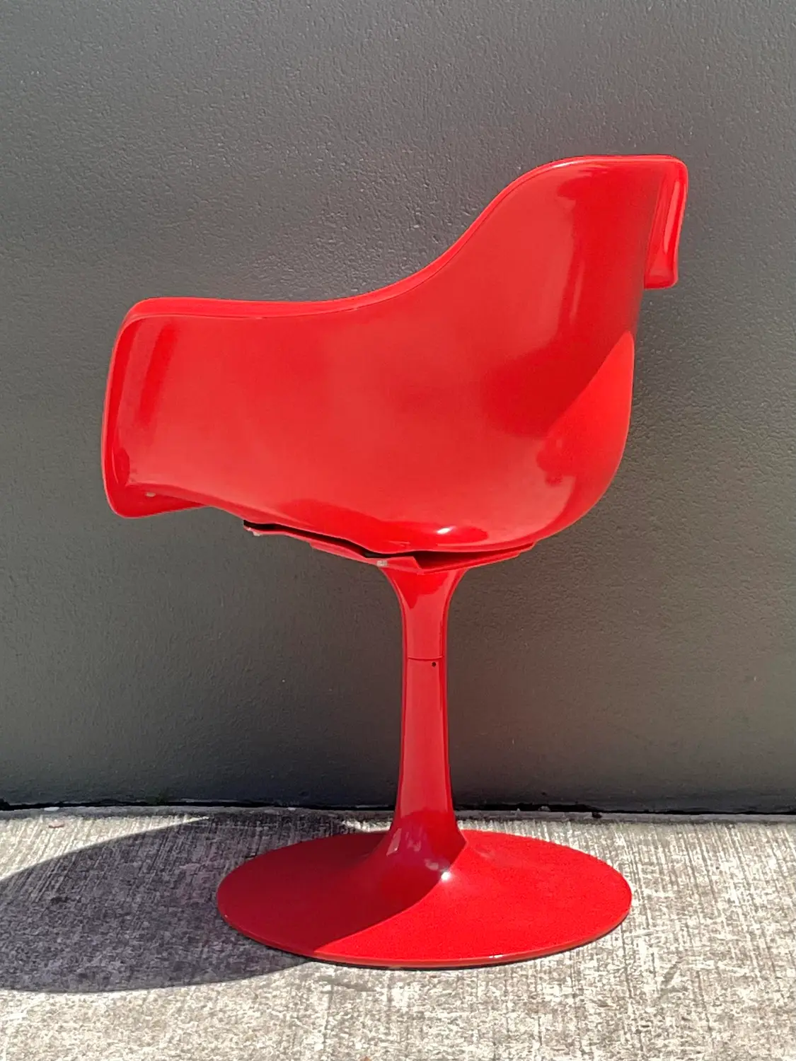 Vintage Krueger Tulip Chair - Side view