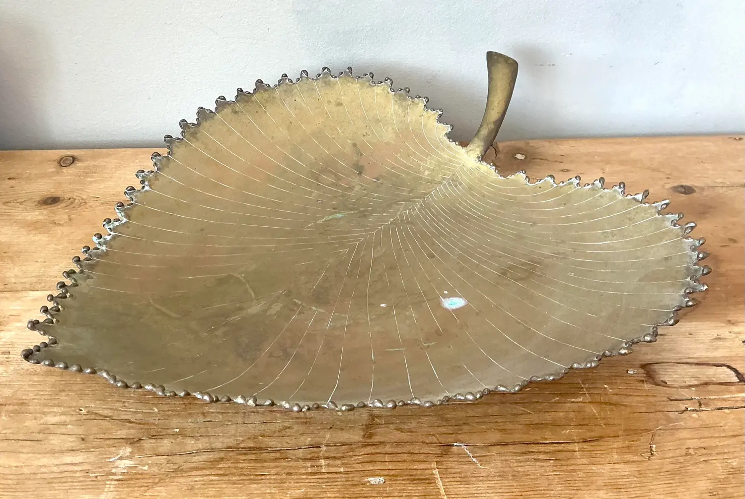 Vintage Large Brass Leaf Tray - Detail view
