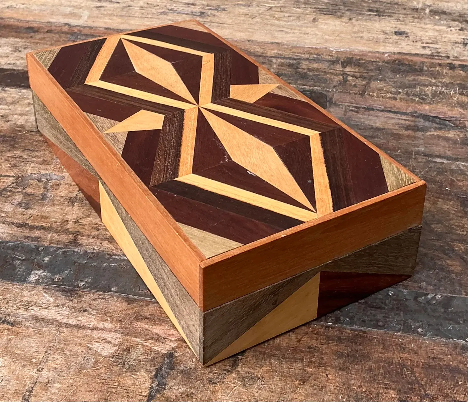 Vintage Marquetry Wood Diamond Box - Detail view