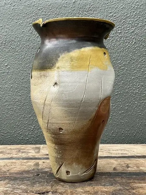 Vintage Original Studio Pottery Skull Vase - Detail view