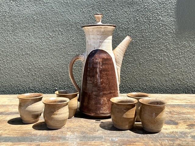 Vintage Original Studio Pottery Tall Teapot With Cups - Detail view