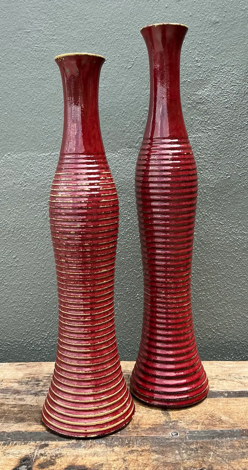 Vintage Pair of Ribbed Tall Vases - Detail view