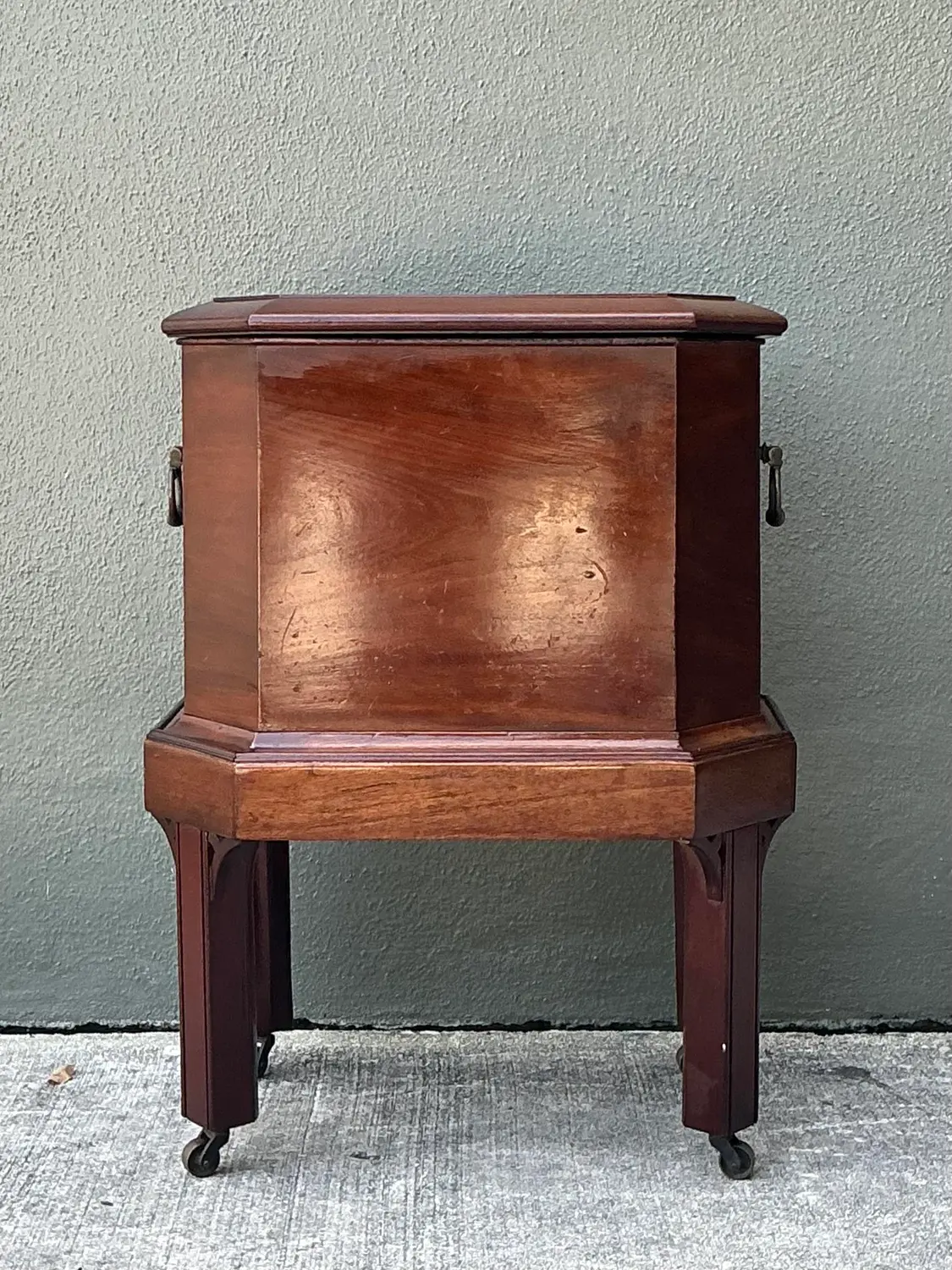 Vintage Regency Faceted Wine Cellarette - Detail view