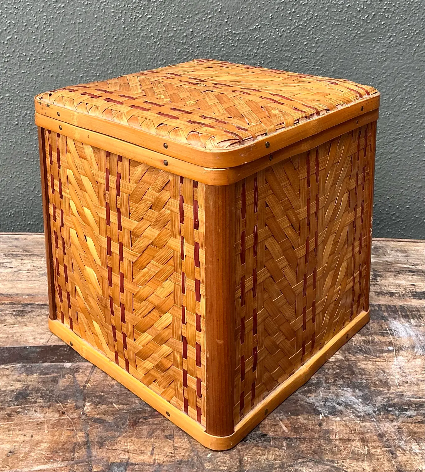 Vintage Shanghai Weave Hinged Lidded Box - Back view