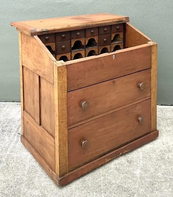 Vintage Tiger Maple Butlers Desk - Detail view