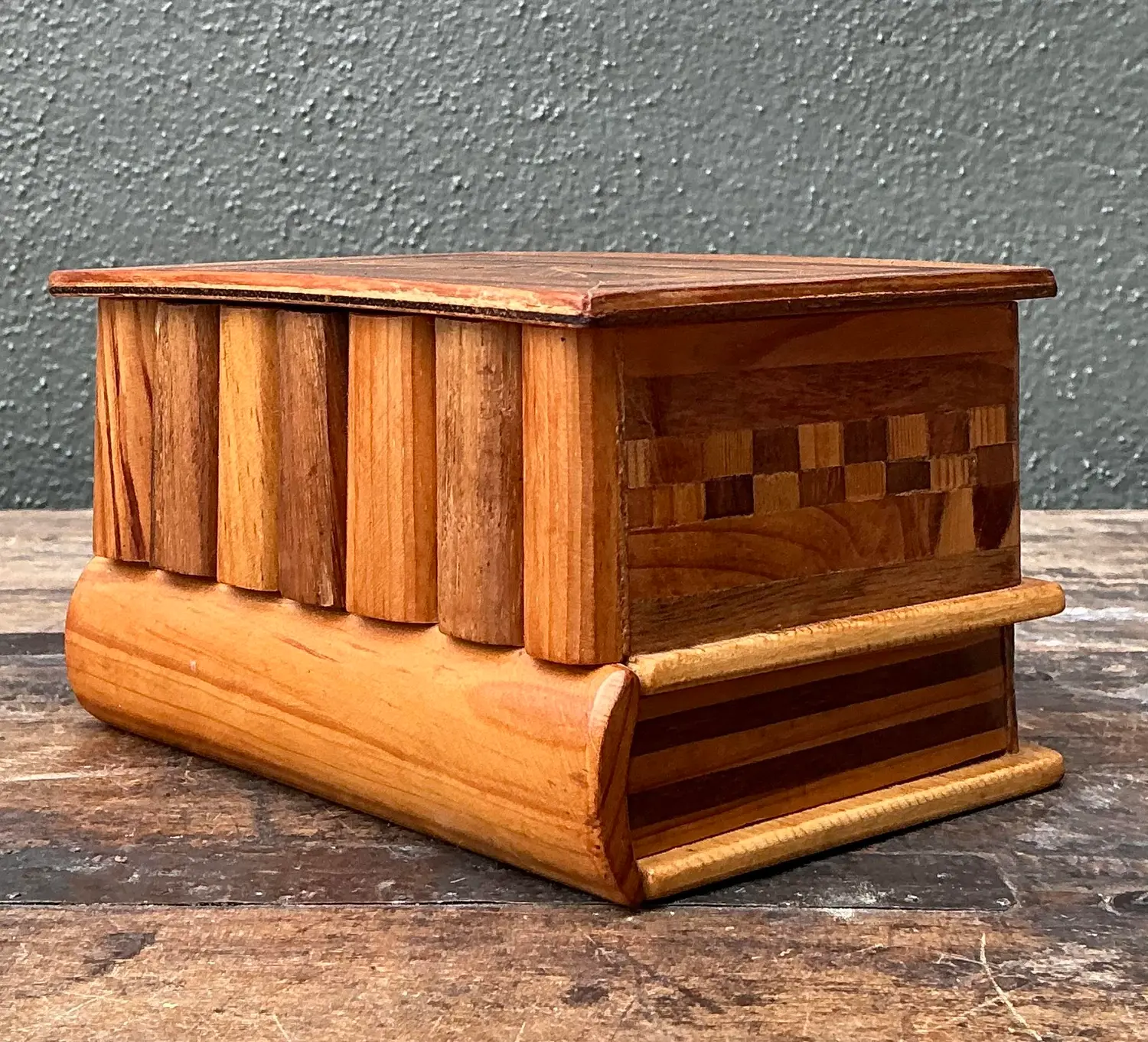 Vintage Wood Inlay Marquetry Box - Detail view