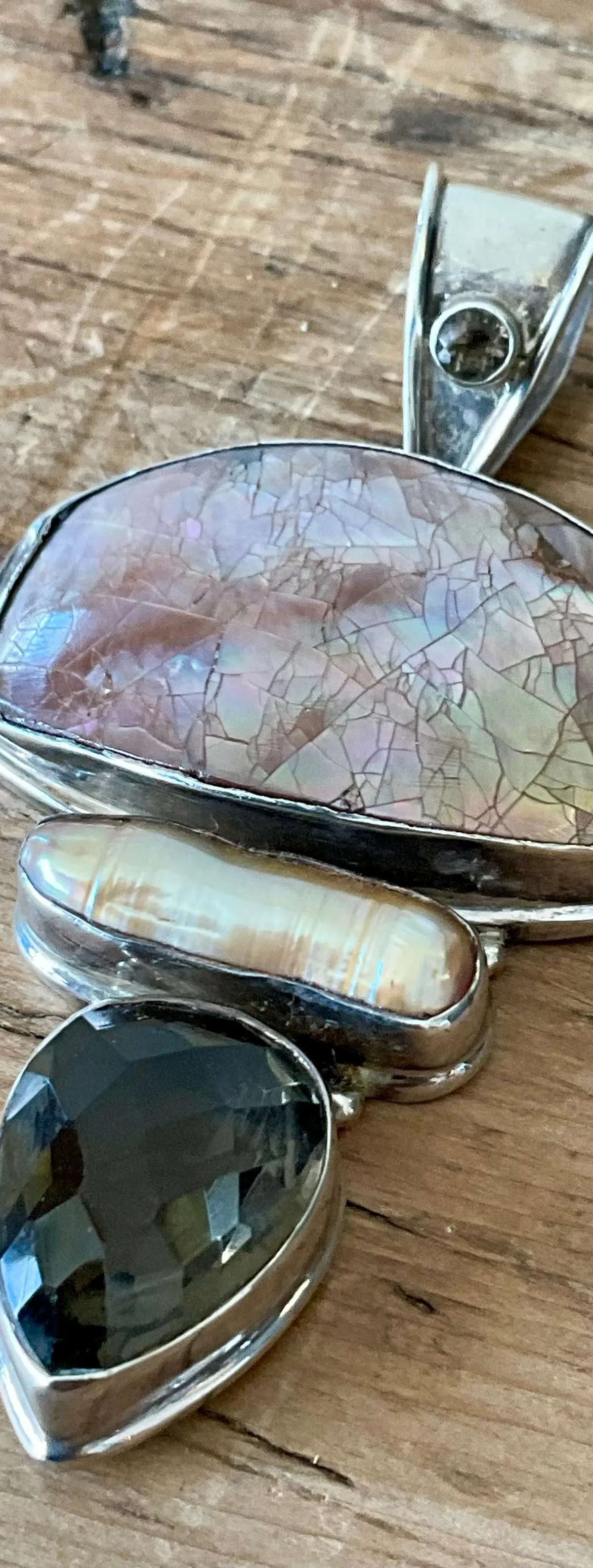 Vintage Boho Smokey Quartz & Mother of Pearl Pendant - Interior view