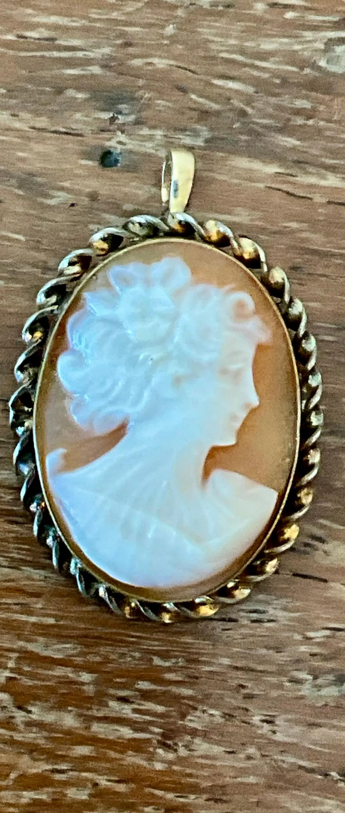 Vintage Victorian 12k Handcarved Cameo Pendant Brooch
