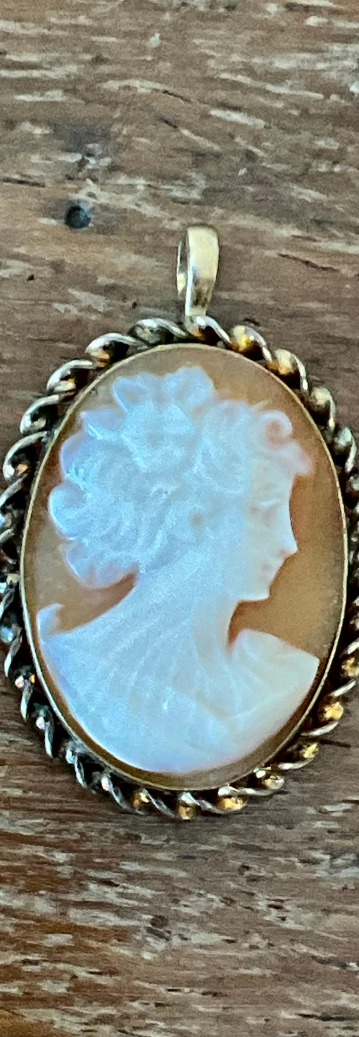 Vintage Victorian 12k Handcarved Cameo Pendant Brooch - Close-up view