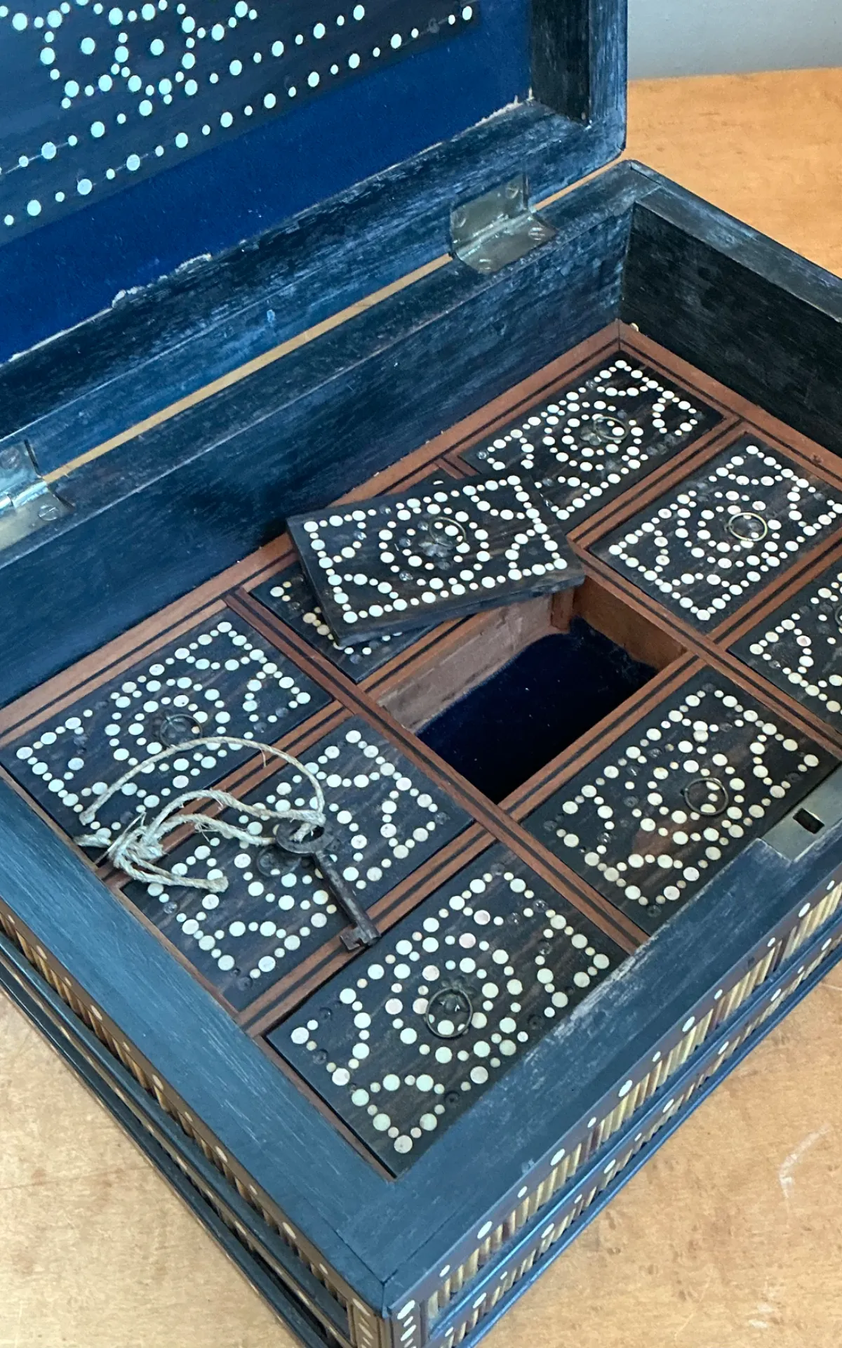 Vintage Quill and Inlay Box - Interior view