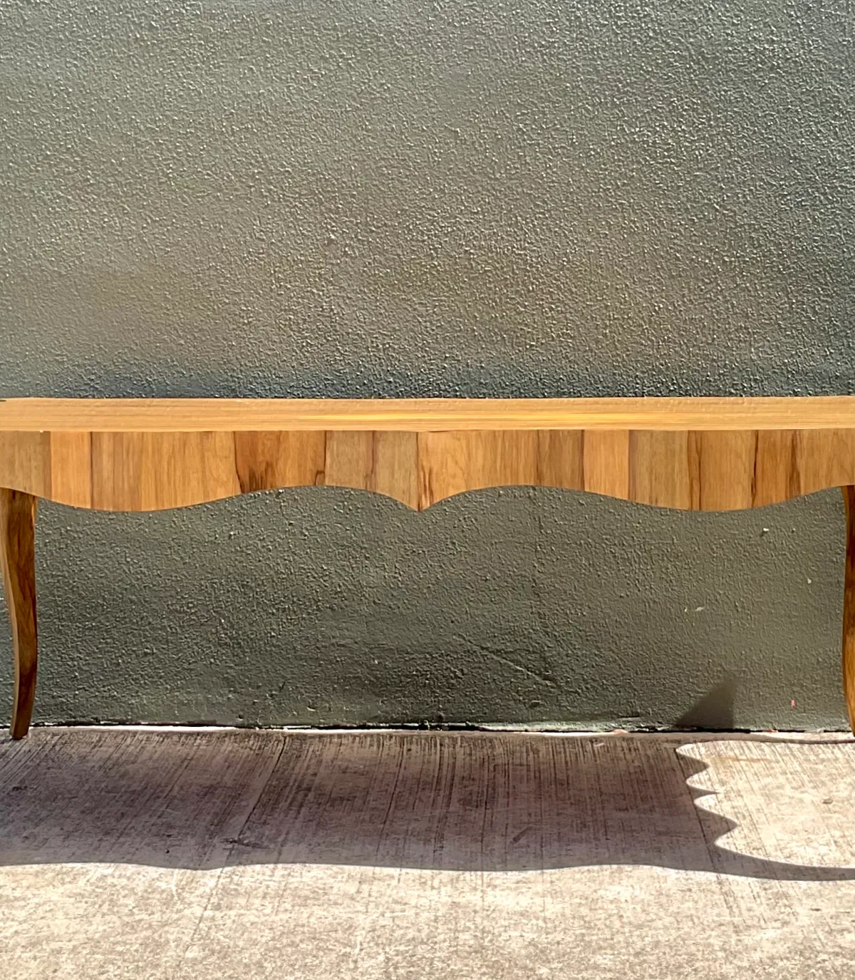 Vintage Keno Bros For Theodore Alexander Scalloped Edge Coffee Table - Close-up view