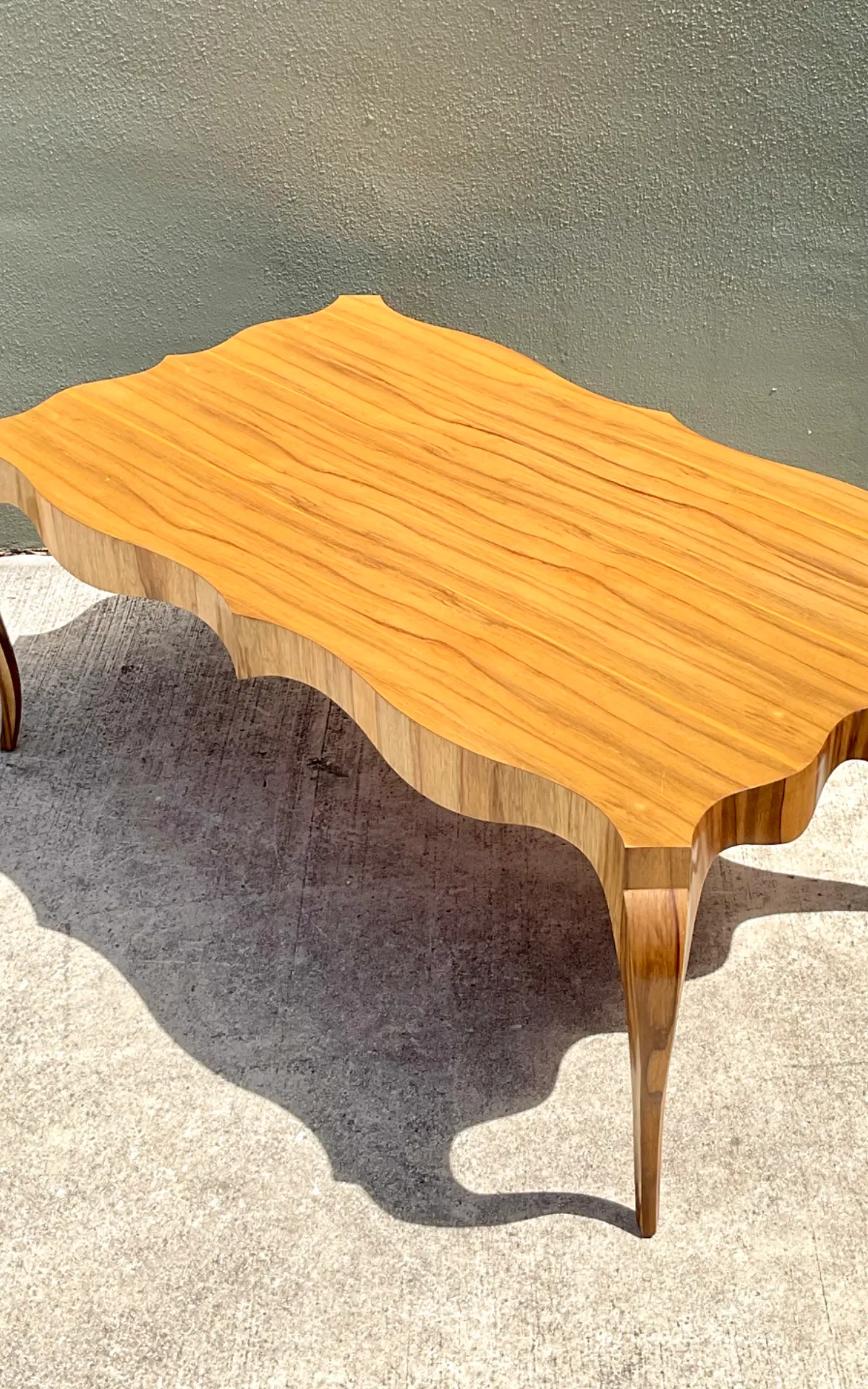 Vintage Keno Bros For Theodore Alexander Scalloped Edge Coffee Table - Interior view