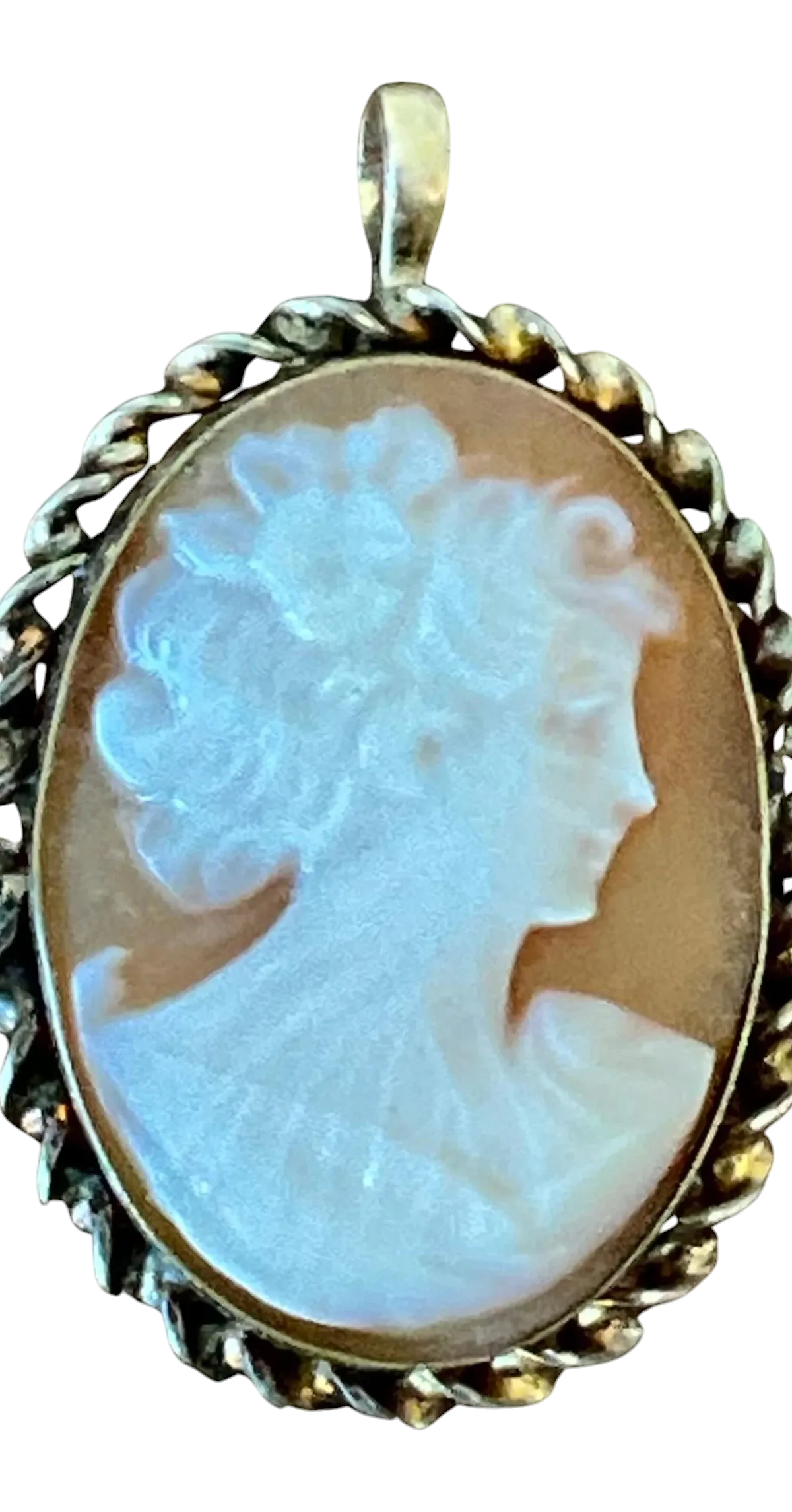 Vintage Victorian 12k Handcarved Cameo Pendant Brooch - Detail view
